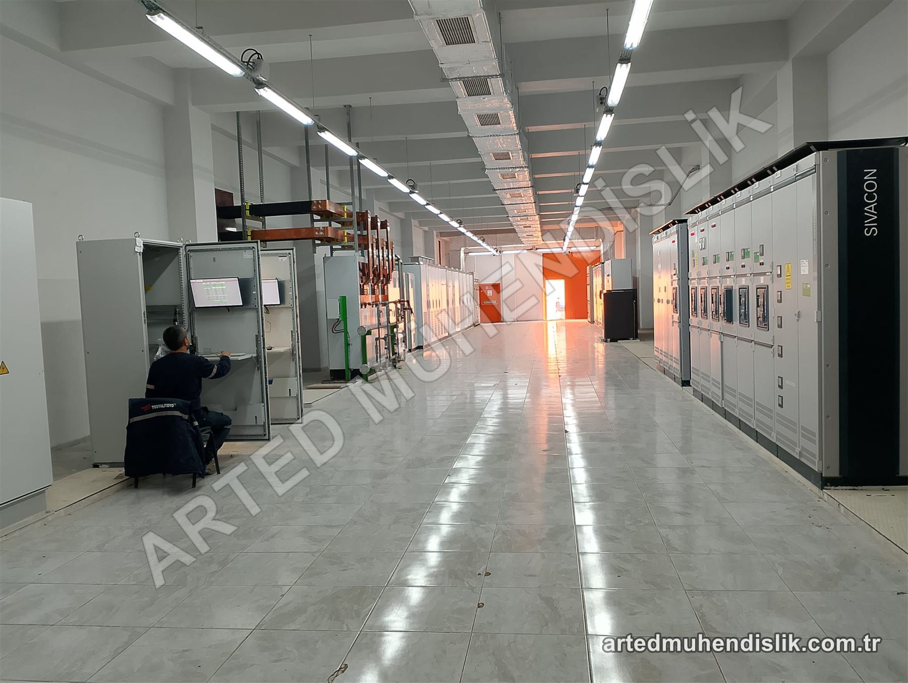 Elektrik pano odasında çalışma
